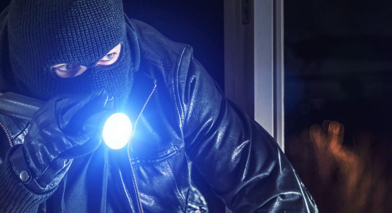 Einbruchschutz zu Weihnachten für sichere Türen und Fenster in der Urlaubszeit